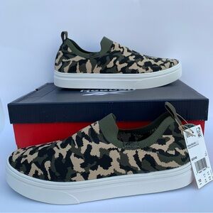 Reebok Onlux Slip On Women’s walking Marche Shoes Sz 10  Stucco Army Green Black